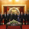 国会主席阮富仲会见老挝高层代表团